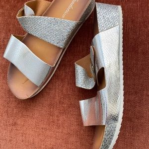 Bougie sandals in silver with two straps